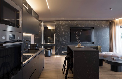 Ampelokipoi Apartment | The HostMaster Skyline Tower View Suite