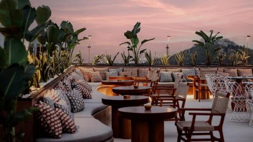 Ampelokipoi Apartment | The HostMaster Skyline Tower View Suite