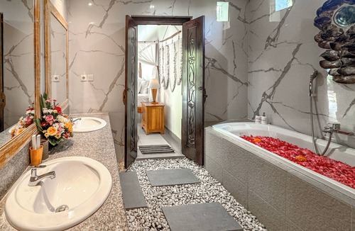 Batu Bolong Hotel | The Palms Canggu