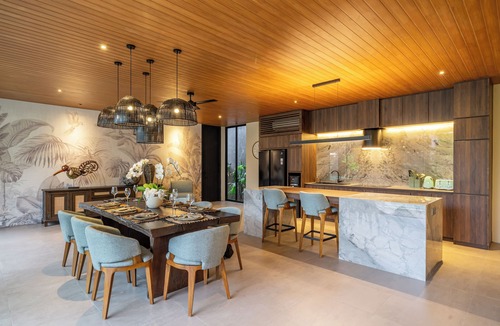 Central Seminyak Villa | The Plaza 4BR w/Pool in Bali’s Eat Street