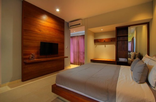 Seminyak Hotel | The spacious room with modern amenities