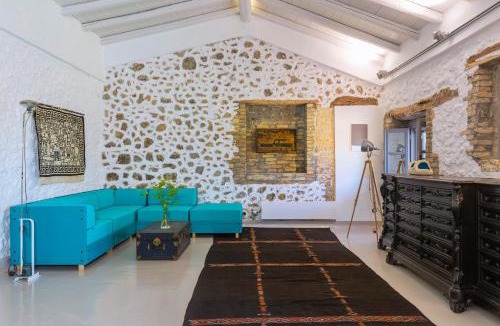 Limni House | The Storage House