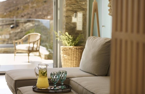 Kato Fellos House | The Suite by Heliades Villas – Idyllic Getaway in Andros, pool, 2-bedrooms
