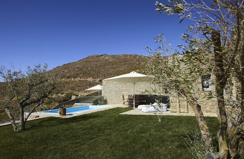 Kato Fellos House | The Suite by Heliades Villas – Idyllic Getaway in Andros, pool, 2-bedrooms