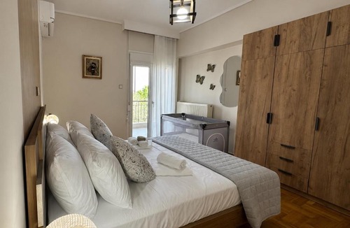 Ano Poli Apartment | The Three Views