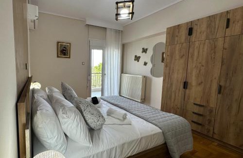 Ano Poli Apartment | The Three Views