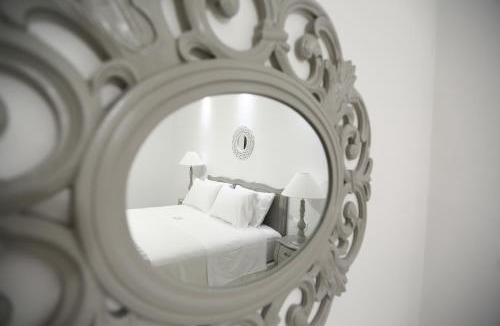 Adamas Bed & Breakfast | The White Suites