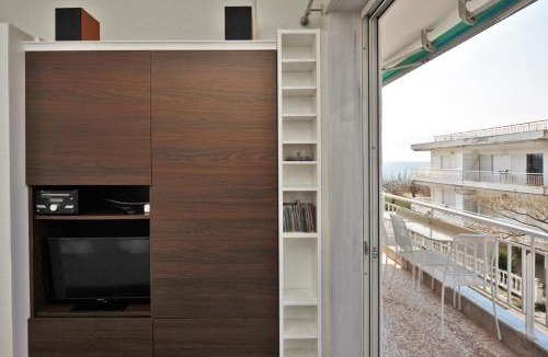 Paralia Dionysiou Apartment | Themis 40 steps from beach