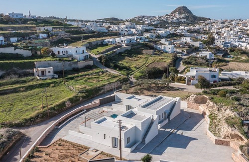 Milos Villa | Thiopetra villa Pozzolana