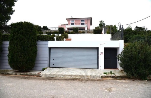 Theologos Villa | This Villa is in a very quite place of the village.There is an excellent seaview