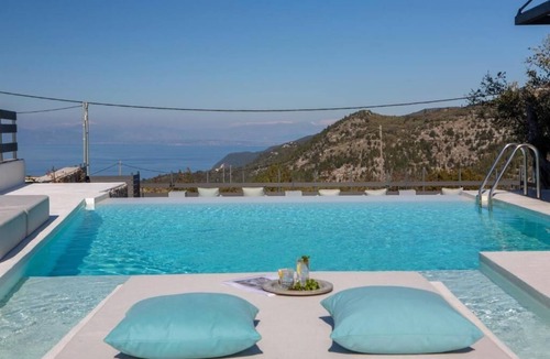Kalamitsi Villa | Three-Bedroom Villa