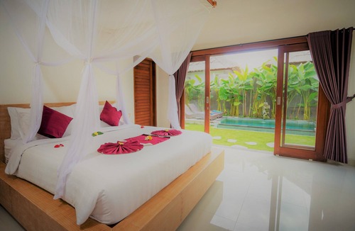 Kenderan Bed & Breakfast | Three Gold Luxury Private Villa