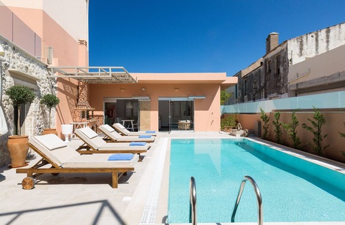 Pigi Villa | Timeless Elegance Embraced by Comfort and Bliss
