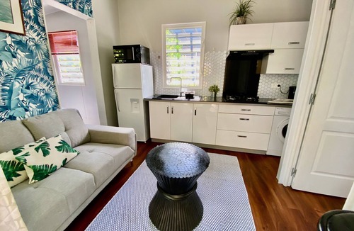 Punaauia House | Tiny house by the beach with its private pool