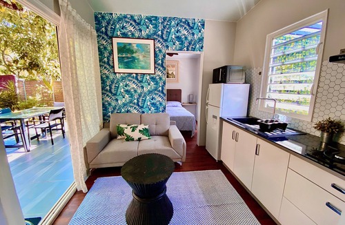 Punaauia House | Tiny house by the beach with its private pool