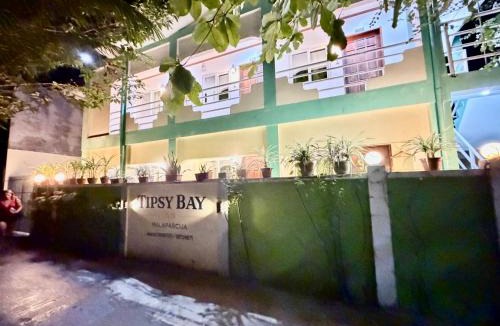 Logon House | Tipsy Bay Inn - Malapascua