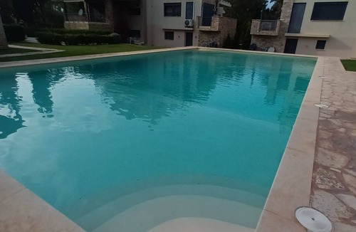 Ormos Agiou Ioannou Apartment | Tolle Ferienwohnung mit Pool und 5 Minuten Spaziergang zum Strand