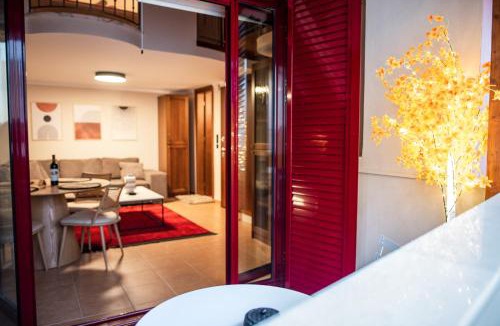 Meteora Apartment | Tollmere Hospitality Λύχνος suite