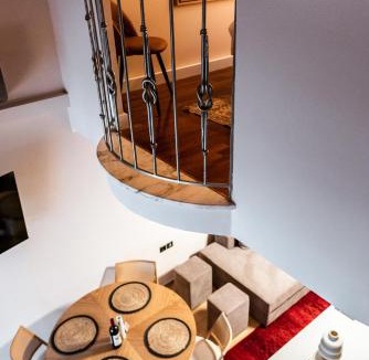 Meteora Apartment | Tollmere Hospitality Λύχνος suite