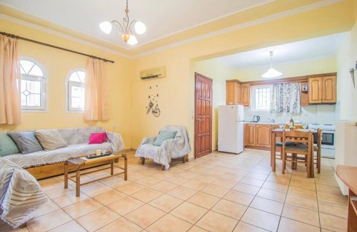 Akrotiri House | Tonia Apartments