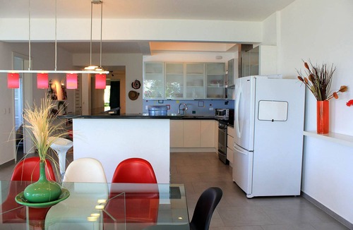 El Batey Apartment | Top-class Top-floor Beachfront Penthouse near shops and restaurants