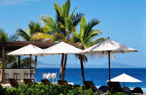 El Batey Apartment | Top-floor penthouse in beachfront residence, pools/BBQ/Internet/Cable TV/AC