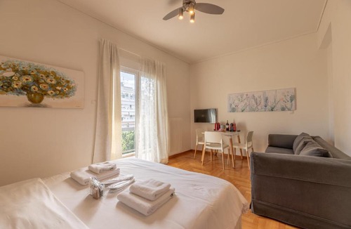 Kinosargous Apartment | Top sightseeing 3rd floor studio on a paved road!