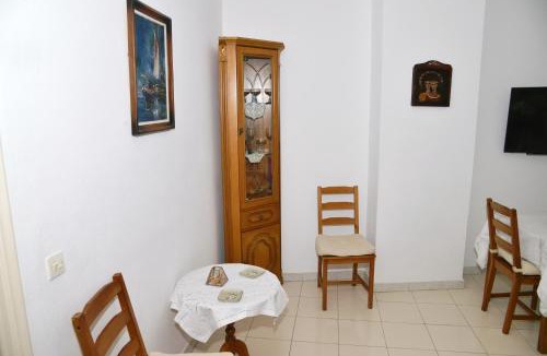 Ampelokipoi Apartment | TRADITIONAL HOUSE