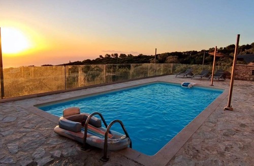 Elation Villa | Traditional style 3 bedroom cottage in local stone