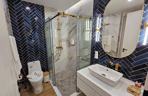 Bang Tao Apartment | Tranquil 1-bedroom apartment with AC in Tambon Choeng Thale