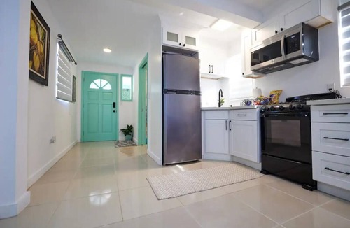 Nassau Cottage | Tranquil Haven: The Grey Cottage