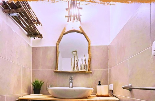 Los Melones Hotel | Tribe Inn & Rooftop Lounge