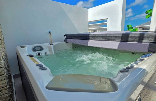 Dominicus Apartment | Trinidad 302 Luxury Beachfront Penthouse Rooftop Jacuzzi Aqua Esmeralda