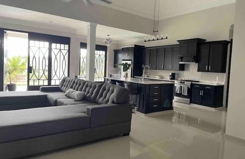 Santiago de los Caballeros House | Tropical Paradise!