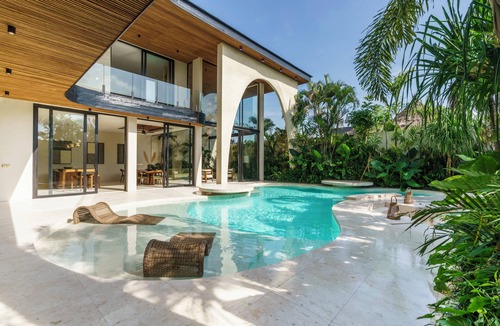 Umalas Villa | Tropical 6BR Luxury Villa with Beach Club Pool Design Amazing View