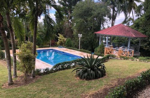 Sanchez Villa | Tropical Landhouse