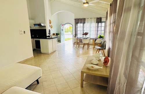 Playa Bibijagua Villa | TROPICAL VILLA FAMILIAR 2BR 3BTH Only 8 minutes walk to the sea
