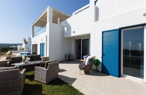 Paralia Kourna House | TSV 8, Modern 3 bedroom house close to the beach