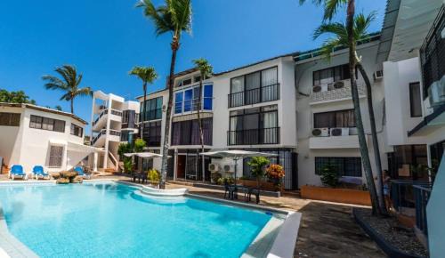 El Batey Apartment | Two-bedroom apartment with a pool near the city center