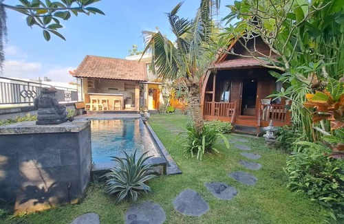 Tumbak Bayuh House | Two Bedroom Tropical Oasis