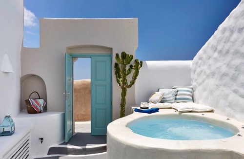 Pyrgos Villa | Two Bedroom Villa with Private Outdoor Jacuzzi
