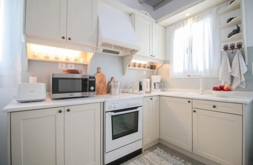 Agios Ioannis Villa | Two Coasts Villa 150m from the beach