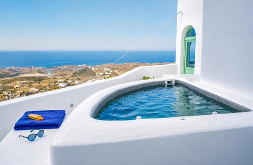 Vourvoulos Apartment | Two Gods Santorini Premium Jacuzzi Sea View Suites