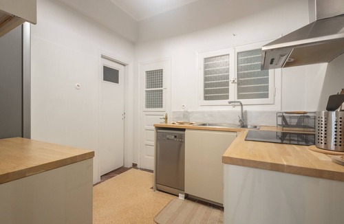 Makrigianni Apartment | Unbeatable Acropolis | Elegant 2-Bedroom Apartment on Areopagitou