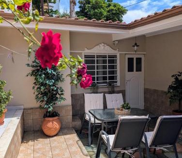Ano Poli Apartment | Under Castle Walls cottage