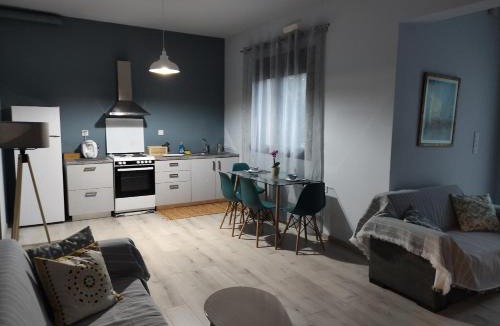 Heraklion Apartment | Under the trees