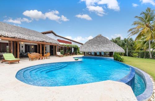 El Valle Villa | Unique Villa with Ocean and River Views - Staff & Golf Carts