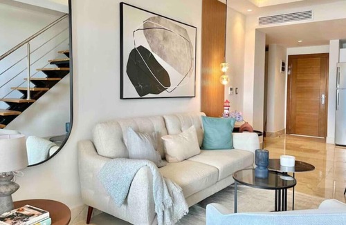 Barrio La Fortaleza Vieja Apartment | Upscale 2 Bdrm 2 Bath Penthouse with Spectacular Bay View, King Beds, Pool, Gym...