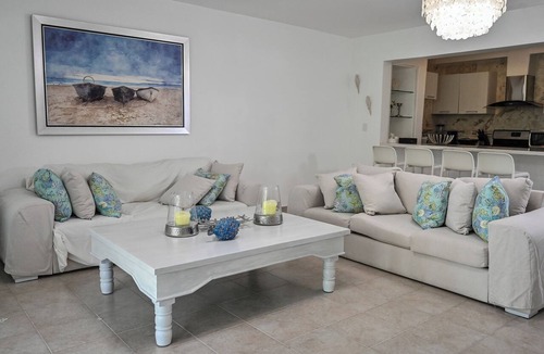Playa Bibijagua House | Upscale 2BR Near Bibijagua Beach | Walk to Sand