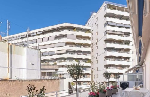 Ampelokipoi Apartment | Upscale central APT, Patio near Hospitals & Metro